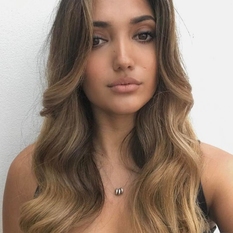 Sola (24 jaar  ) uit Gelderland