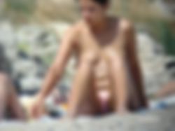 Betasten in luier en …