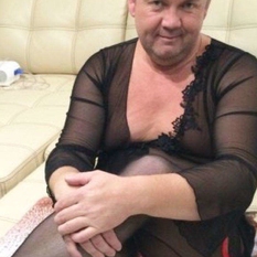 Keroi (65 jaar  ) uit Zuid-Holland