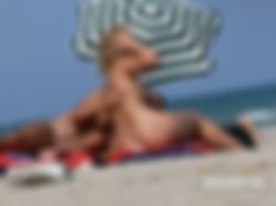 Echte blonde stoeipoes Axelle Hasselt en omgeving