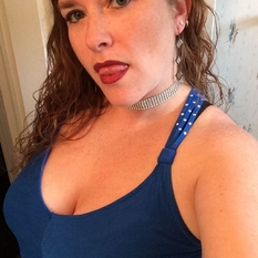 Lizzie (42 jaar  ) uit Waals-Brabant