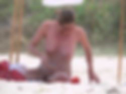 Gedienstige bi voor koppel