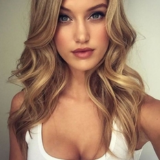 Sieni (25 jaar  ) uit Noord-Brabant