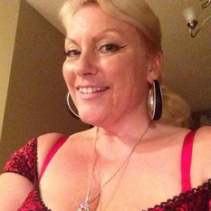 Avera (57 jaar  ) uit Noord-Holland