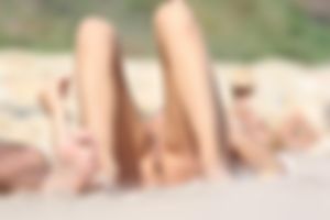 Heet Jong en sexy exotische dame Ontvangt prive