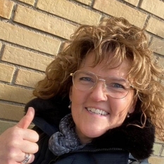 oksarie (60 jaar  ) uit Drenthe