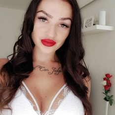 Majapaja (29 jaar  ) uit Waals-Brabant