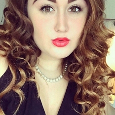 Aline (27 jaar  ) uit Groningen