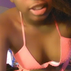 mada (29 jaar  ) uit Utrecht