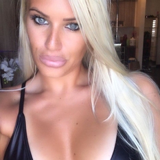 Devinia (22 jaar  ) uit Utrecht