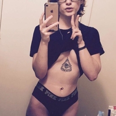 HardcoreHornyGirlx (28 jaar  ) uit Friesland