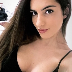 Verinoqu (24 jaar  ) uit Limburg