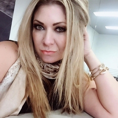 karinh (44 jaar  ) uit Zuid-Holland