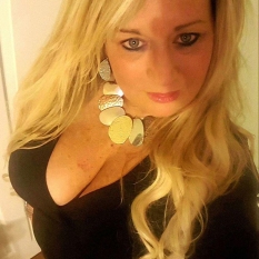 Blondina (50 jaar  ) uit Drenthe