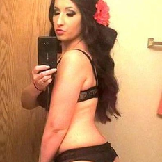 Jaca (33 jaar  ) uit Gelderland