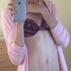 dinnies (30 jaar  ) uit Noord-Brabant