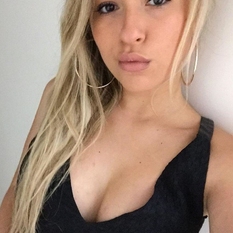 BlondeNetty (22 jaar  ) uit Groningen