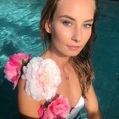 annMoona (27 jaar  ) uit Limburg