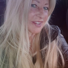 ElineZ (69 jaar  ) uit West-vlaanderen