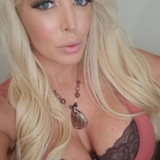 Annek (55 jaar  ) uit Utrecht