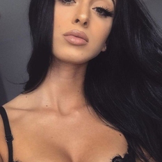 KerryBeauty (23 jaar  ) uit Oost-vlaanderen