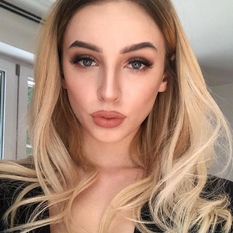 LuckyLucy (24 jaar  ) uit Noord-Brabant