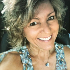 Tayalee (61 jaar  ) uit Vlaams-Limburg