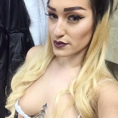 Aledelle (28 jaar  ) uit Utrecht