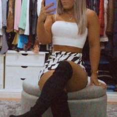 Jammilia (23 jaar  ) uit Limburg