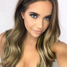 Jalana (23 jaar  ) uit Overijssel