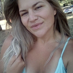 Alma (41 jaar  ) uit Drenthe