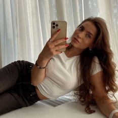 Joleneke (18 jaar  ) uit Utrecht