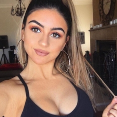 Irelle (23 jaar  ) uit Friesland