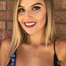 Fanty (32 jaar  ) uit Waals-Brabant