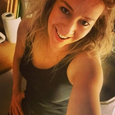 Mouwei (55 jaar  ) uit Limburg