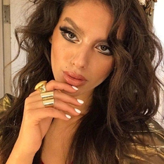 Caressa (25 jaar  ) uit Zuid-Holland