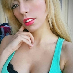 Bellahot (29 jaar  ) uit Friesland