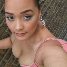 Hotcurley (37 jaar  ) uit Limburg