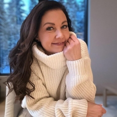 InaYet (51 jaar  ) uit Limburg