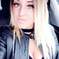 Melnia (27 jaar  ) uit Noord-Holland