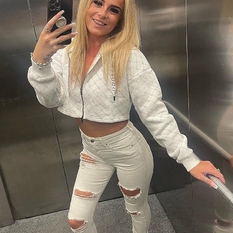 Lumbuu (21 jaar  ) uit Limburg