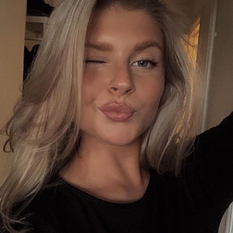 Essupra (19 jaar  ) uit Zuid-Holland