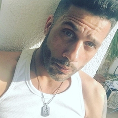 PrettyBoy (46 jaar  ) uit Groningen