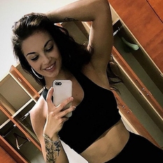 krkrk (18 jaar  ) uit Drenthe