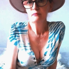 Veronniek (60 jaar  ) uit Drenthe