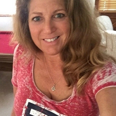 Blinnie (58 jaar  ) uit West-vlaanderen