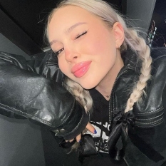 Arieanke (18 jaar  ) uit Utrecht